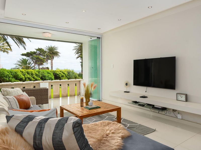 Beach Front Apartment - Photo 2