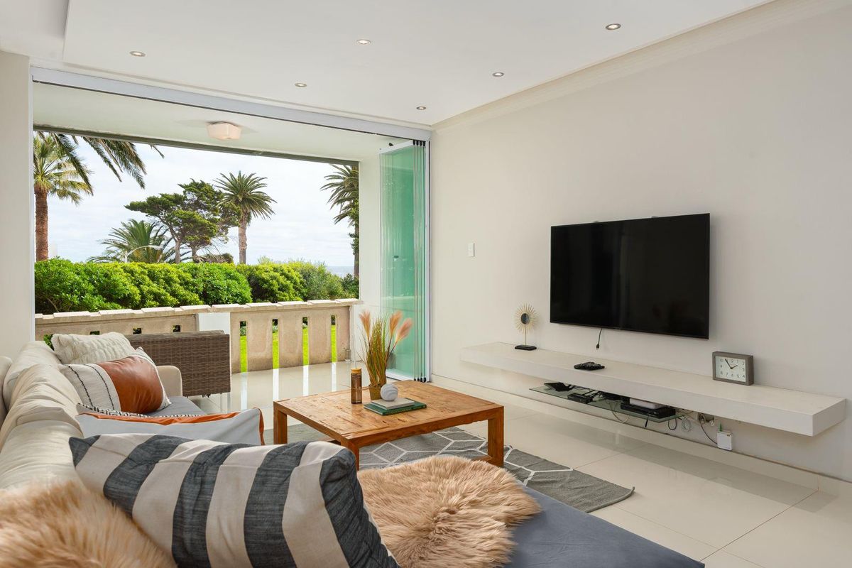 Beach Front Apartment - Photo 2