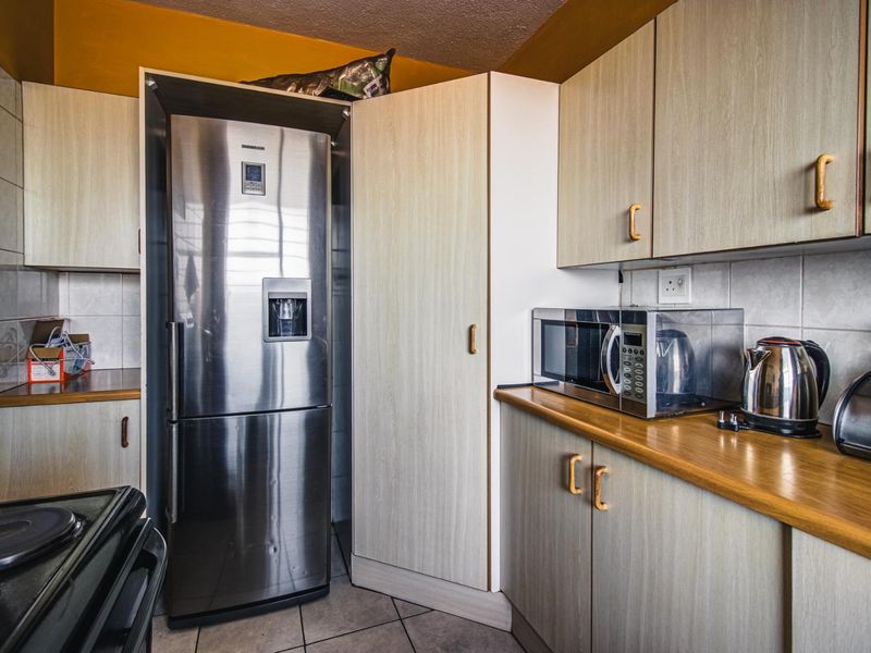 PRICED TO GO! 5 TH FLOOR UNIT - Photo 6