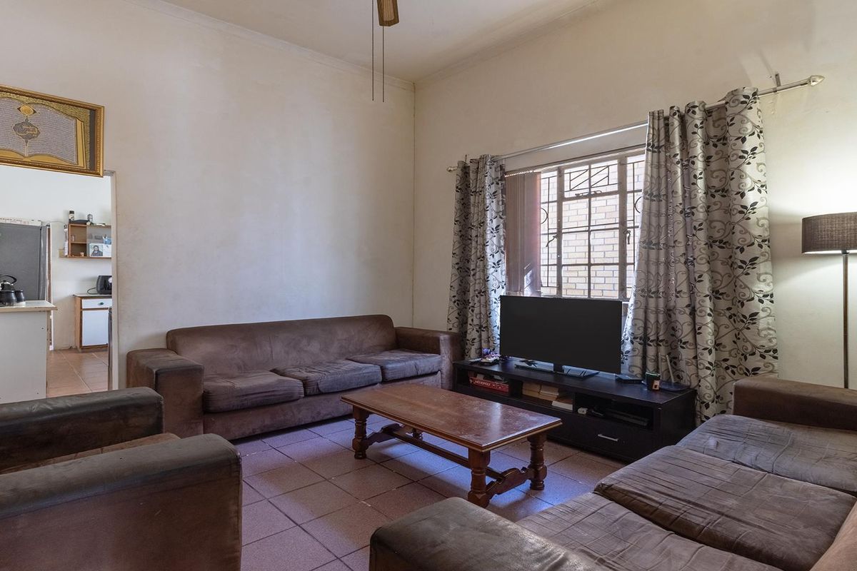 4-Bedroom, 1-Bath Home with Great Bones – Ready for a Little TLC - Photo 5