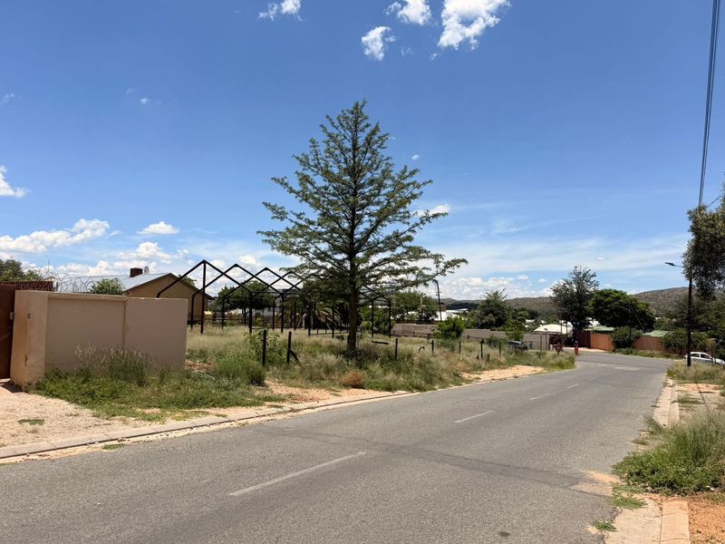 4 House for sale in Windhoek North with 3 Rooms outside - Photo 9