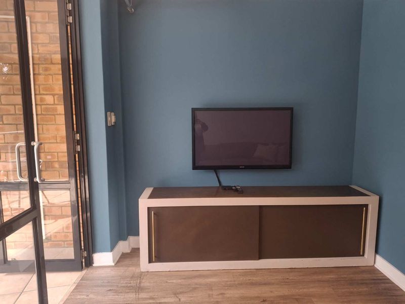 A BEAUTIFULLY FURNISHED TWO BEDROOM APARTMENT - Photo 8