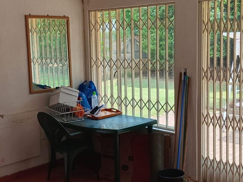 Three bedroom house for sale in Brackendowns - Photo 10