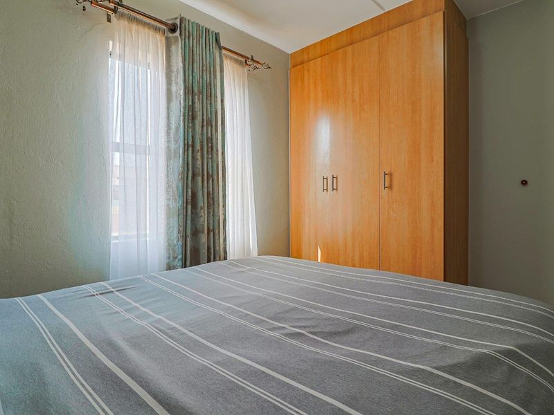 Embrace City Life: Modern, Secure, Convenient - Photo 9