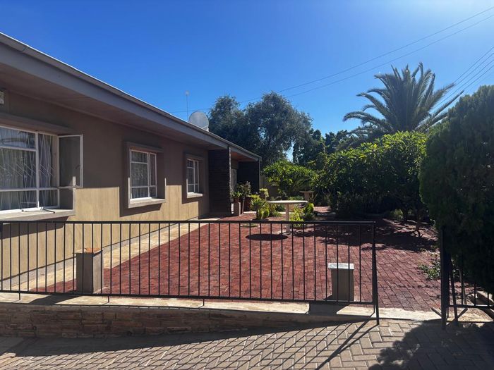 Property #2498318, House For Sale in Windhoek West