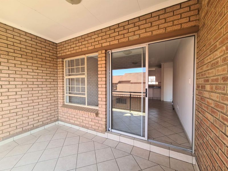 Loadshedding free area - A perfect lock up and go! - Photo 5
