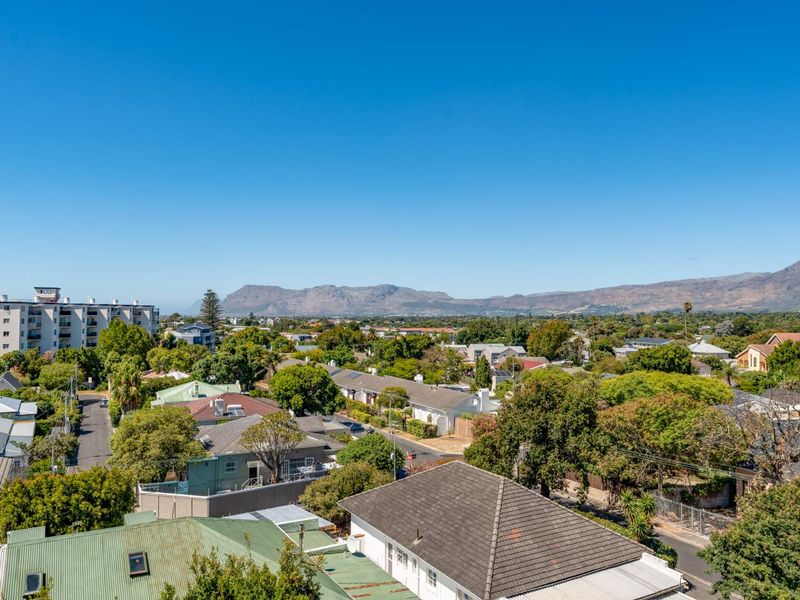 Spacious North-facing apartment with Balcony, Garage and Mountain views - Photo 6