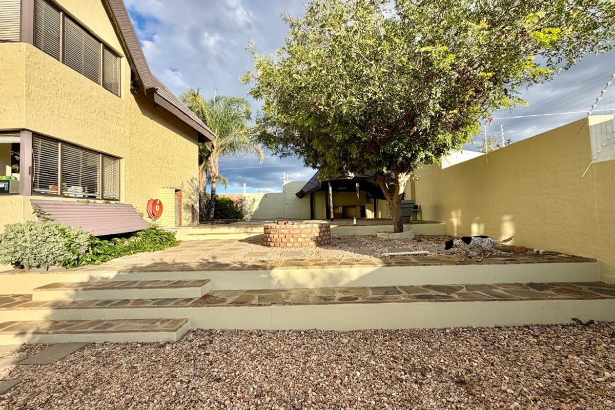 4 Bedroom House TO LET in Ludwigsdorf - Photo 5