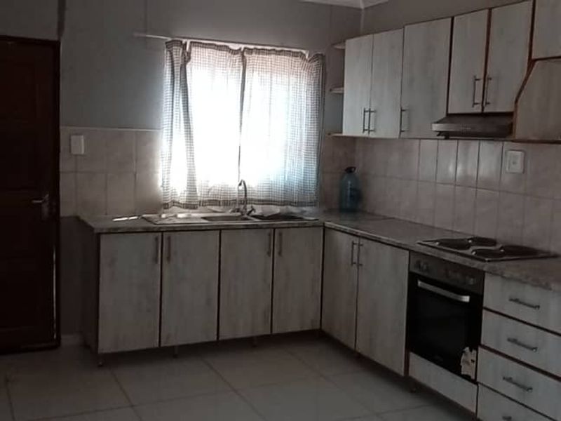 GROOTFONTEIN 3BEDROOM HOUSE FOR SALE - Photo 3
