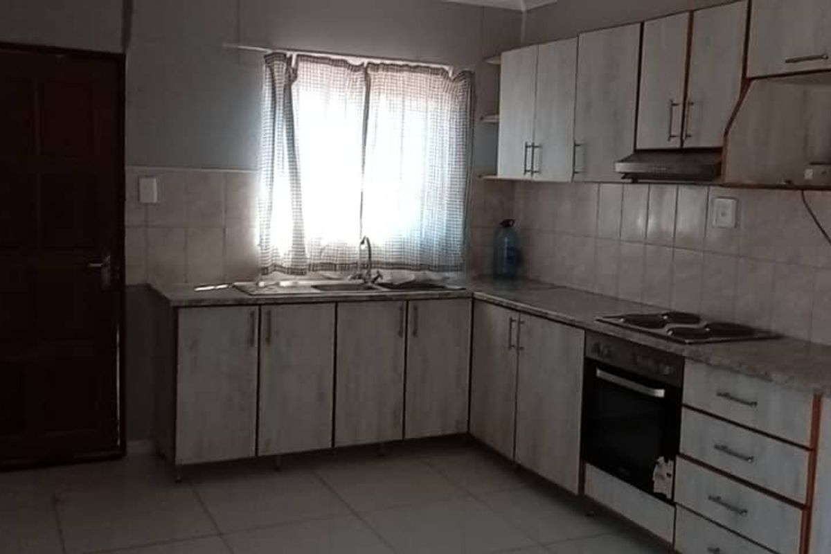 GROOTFONTEIN 3BEDROOM HOUSE FOR SALE - Photo 3