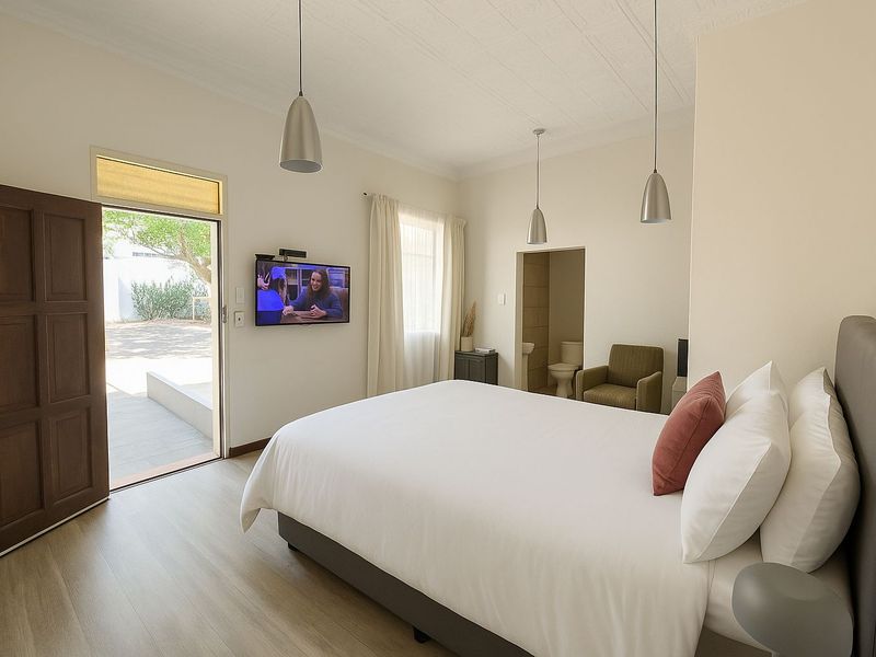 Safe Family Home - Photo 4