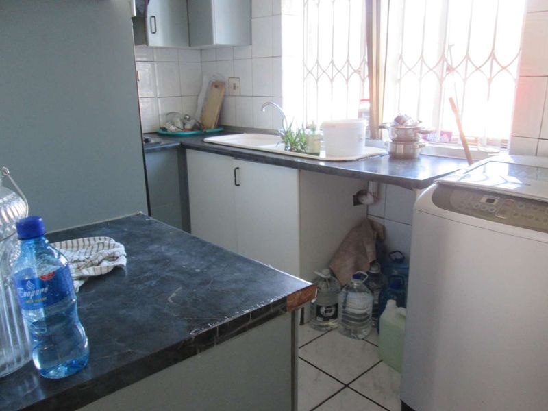 BEAUTIFUL [2] TWO BEDROOMS 89 SQM APARTMEMT FOR SALE  WITH A GOOD VIEW IN SUNNYSIDE PRETORIA - Photo 5