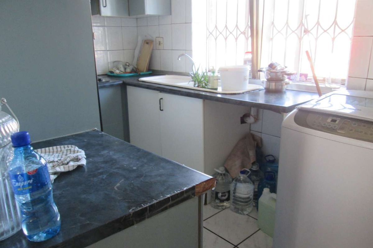 BEAUTIFUL [2] TWO BEDROOMS 89 SQM APARTMEMT FOR SALE  WITH A GOOD VIEW IN SUNNYSIDE PRETORIA - Photo 5