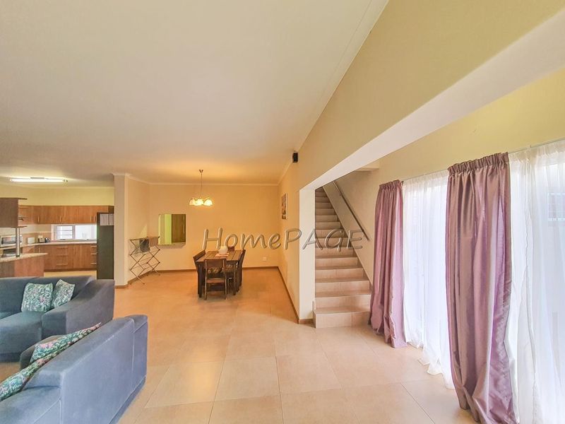 Ext 11, Henties Bay:  4 Bedr Entertainers dream is for Sale - Photo 4