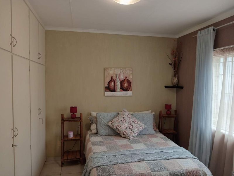 2 Bedroom  townhouse in small complex - Photo 8