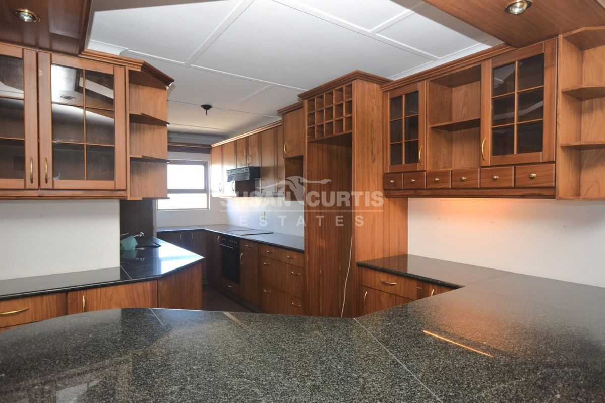 Ampartment with a stunning view in central town - Photo 5