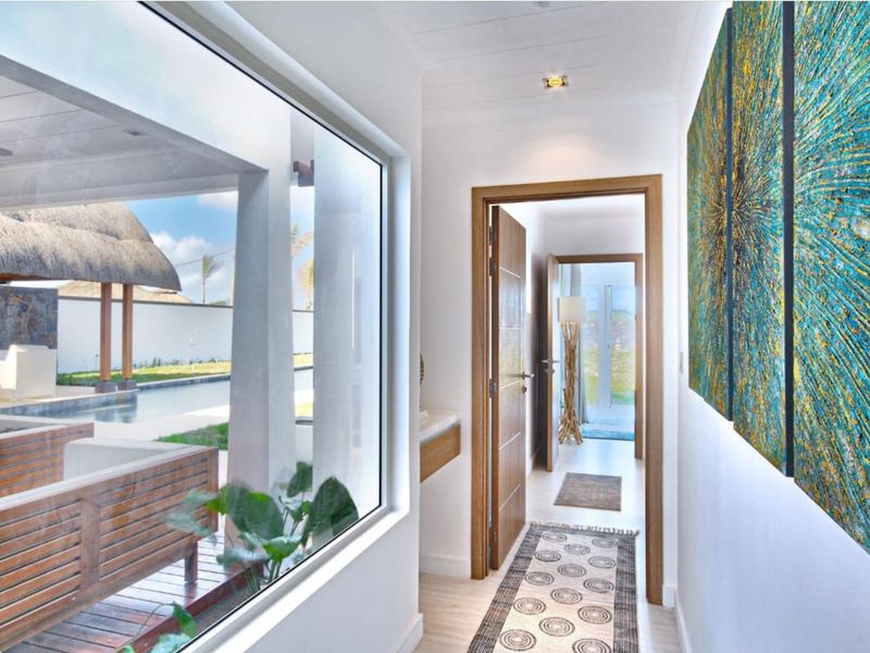 SPACIOUS VILLA WITH EXCLUSIVE BEACH CLUB ACCESS. - Photo 4