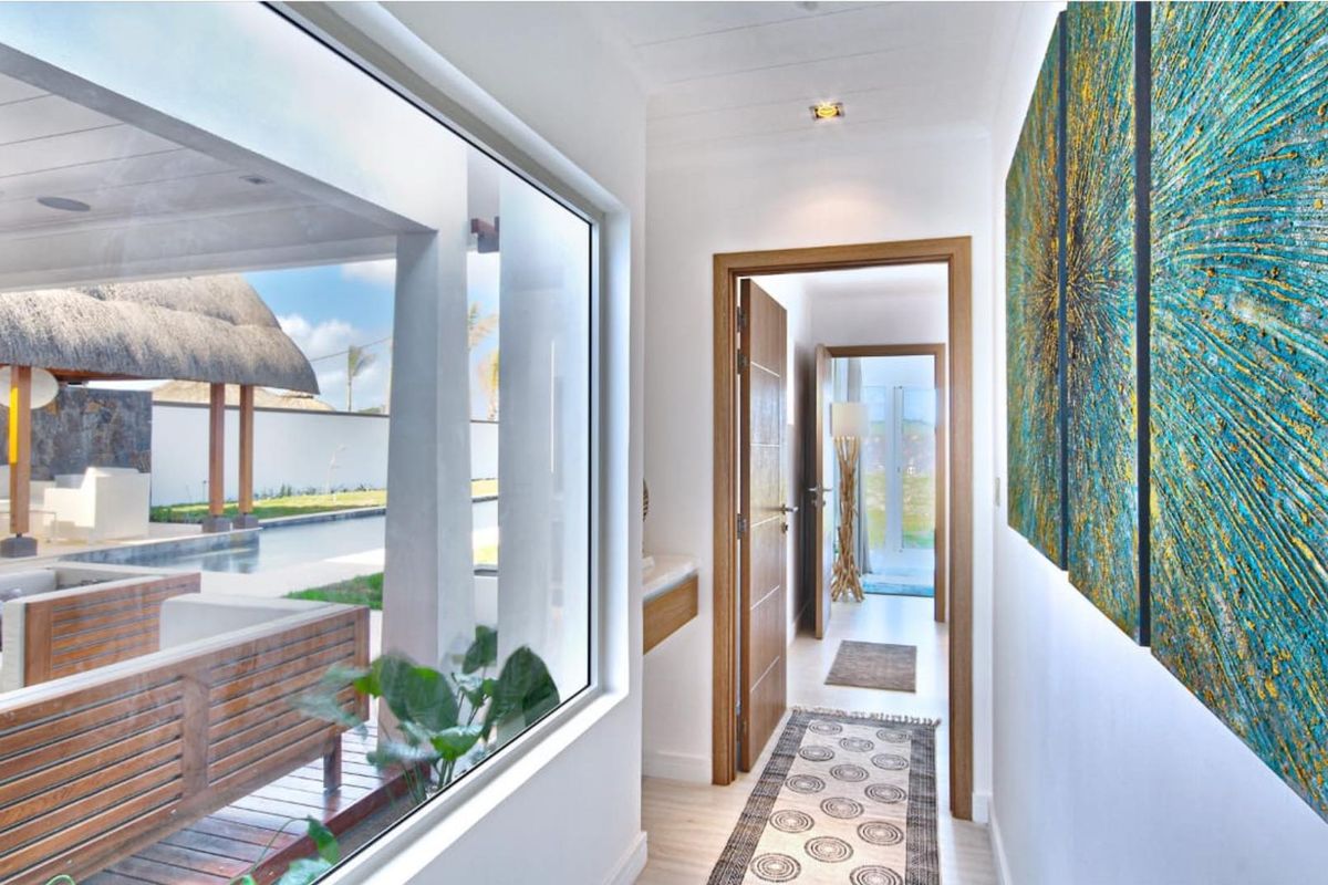 SPACIOUS VILLA WITH EXCLUSIVE BEACH CLUB ACCESS. - Photo 4