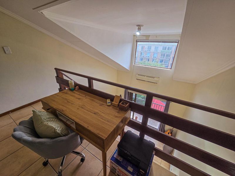 1 Bedroom Top-Floor Loft Available in Hillcrest - Photo 5