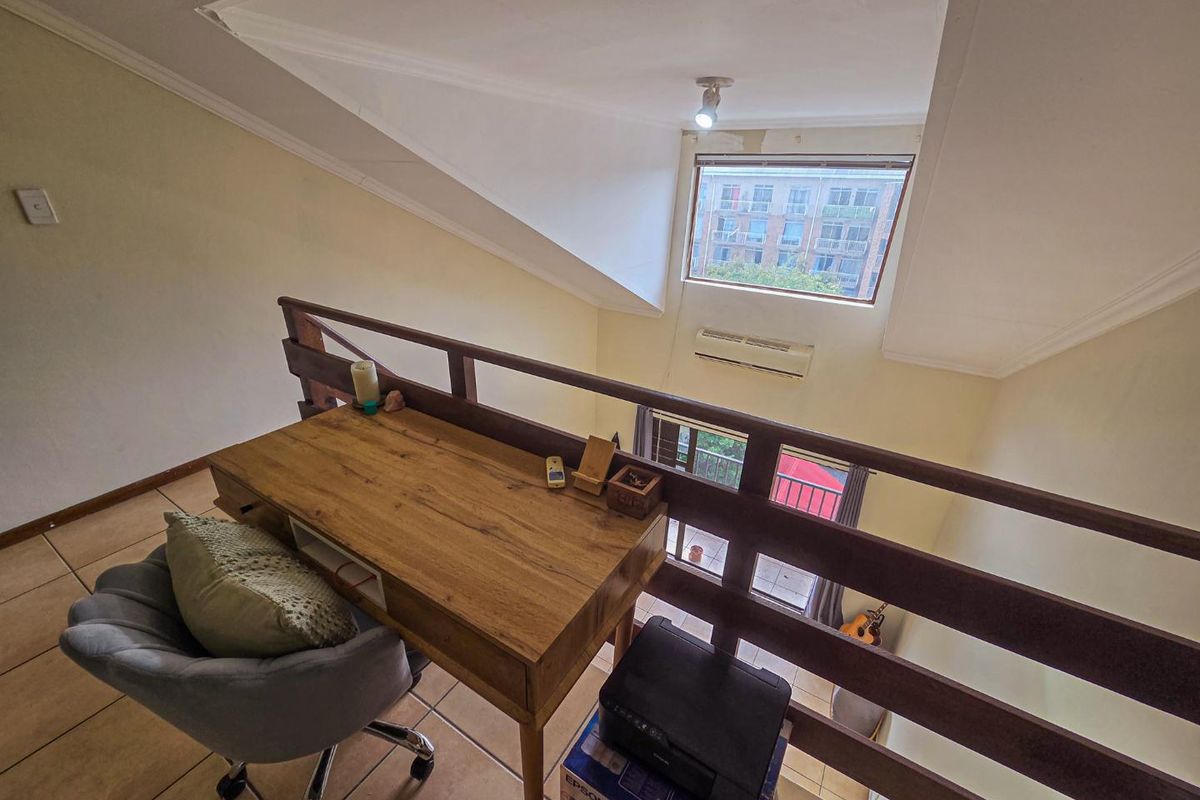 1 Bedroom Top-Floor Loft Available in Hillcrest - Photo 5