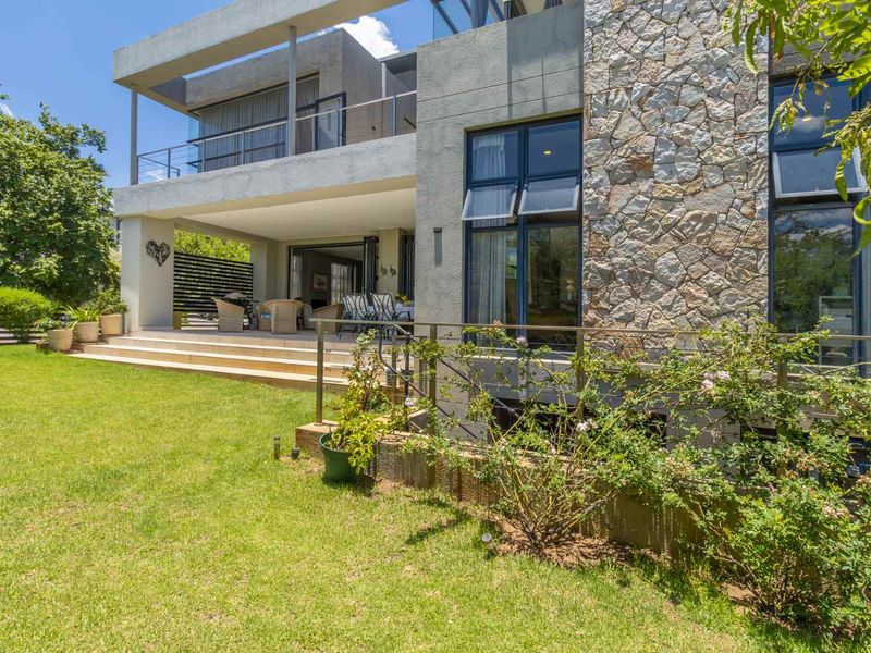 A prime positioned family home - Photo 4