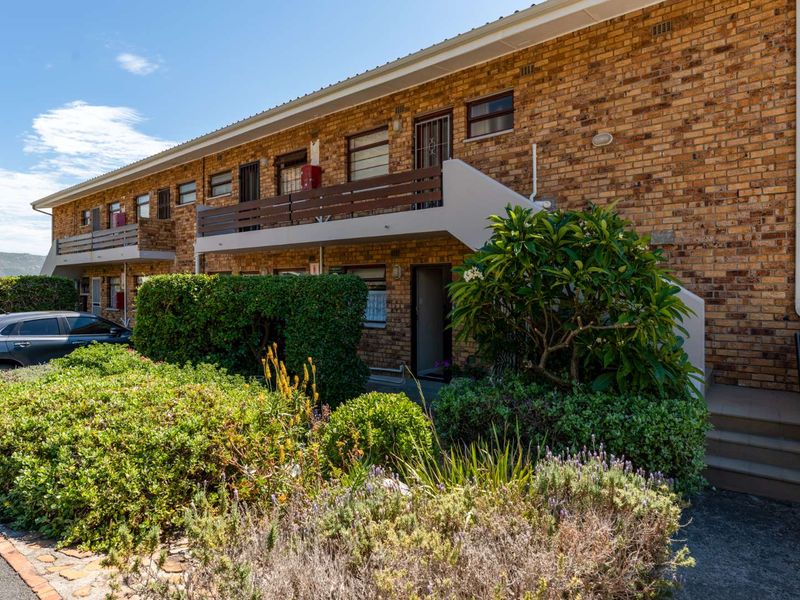Sunny apartment with sea views overlooking Roman Rock Lighthouse - Photo 4