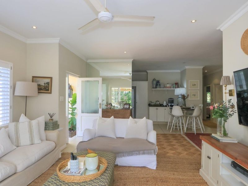 Beautifully appointed, 3 Bedroom Simplex within a secure estate - Photo 10