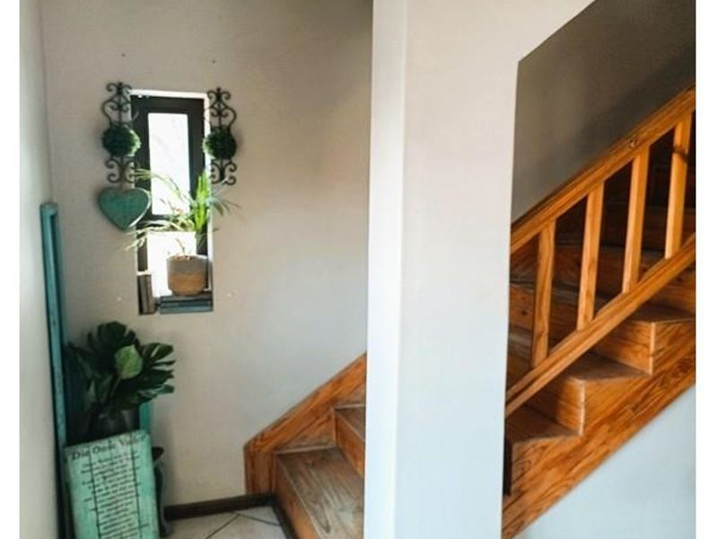 “Spacious Country Home Delight” - Photo 3