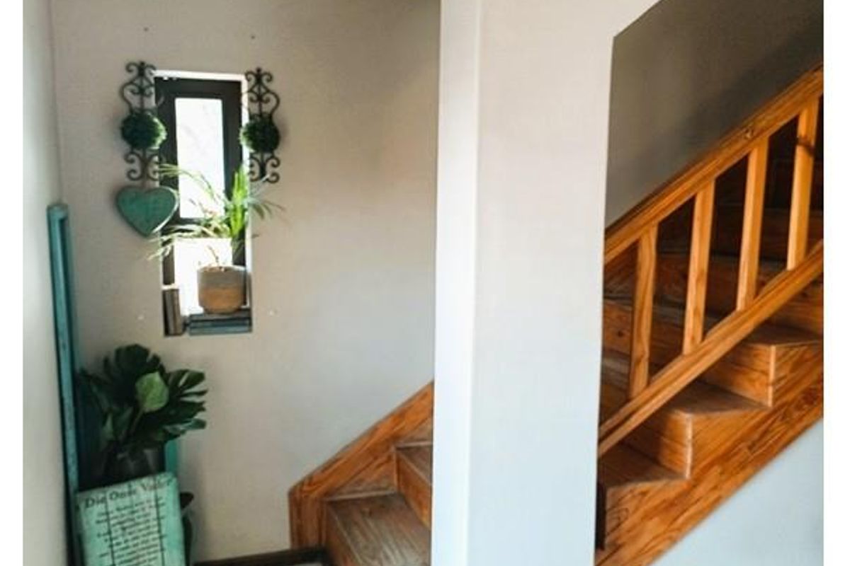 “Spacious Country Home Delight” - Photo 3