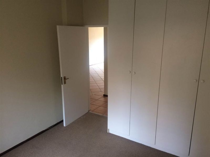 UNFURNISHED 2 BEDROOMS GARDEN - Photo 7