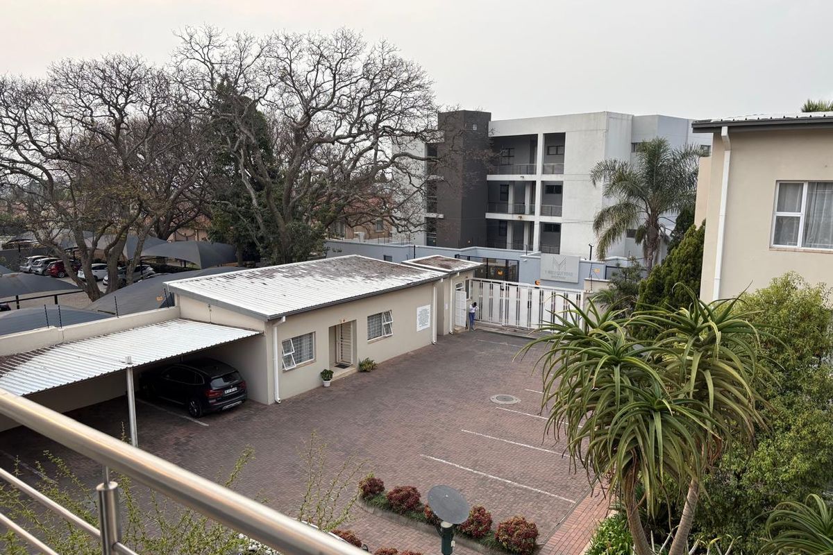 Charming 3-Bedroom Apartment at The Plum, Hyde Park - Photo 3