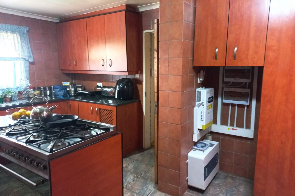3 Spacious bedroom home+Study+Spacious flat+solar power Installed! - Photo 3