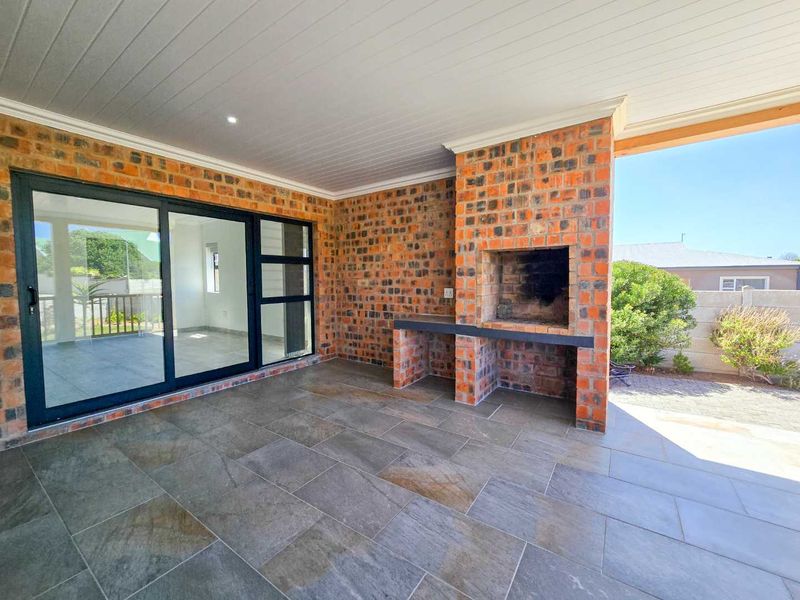 Three bedroom house for sale in sought after area. - Photo 4