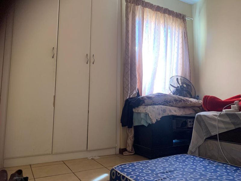 2 Bedroom apartment for sale in Aeroton, Johannesburg South. - Photo 4