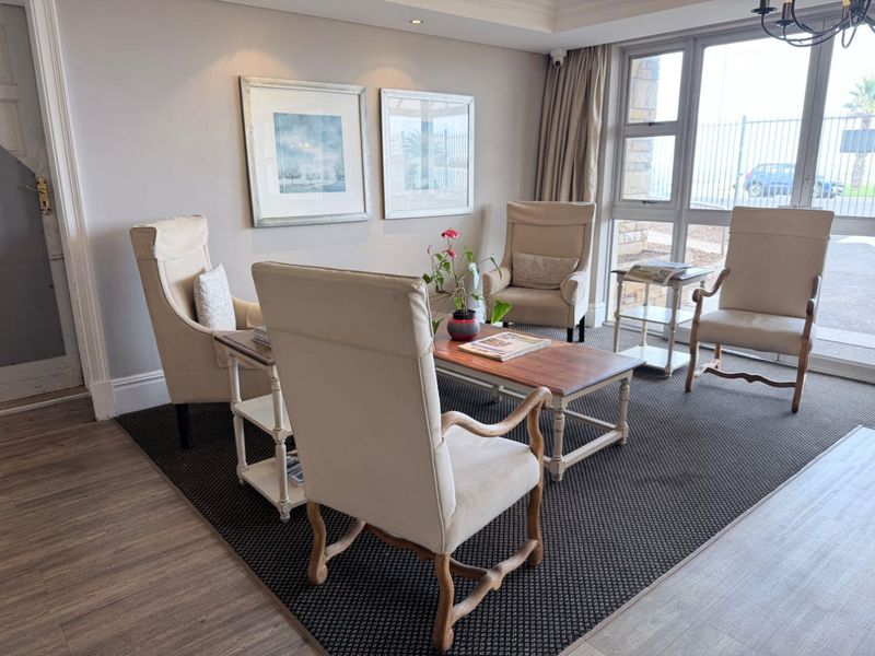 Luxurious Retirement Living in the Heart of Mouillie Point - Photo 6