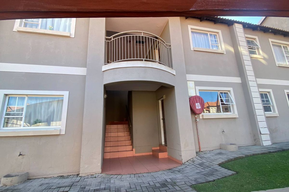 Beautiful Apartment situated in secure complex - Photo 3