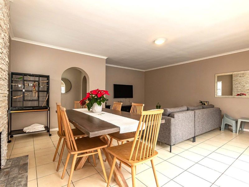 Stylish, Sun-Drenched Family Home in the Heart of Harfield Village - Photo 7