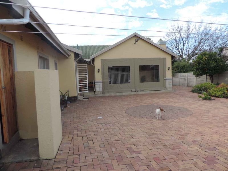 Immaculate home in the heart of Brackenhurst - Photo 6