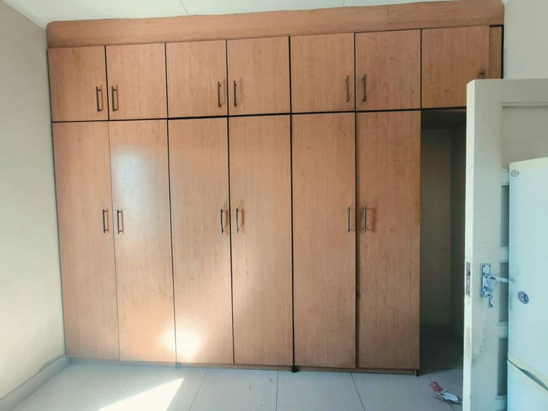4 Bedroom House For Sale in Windhoek North - Photo 6