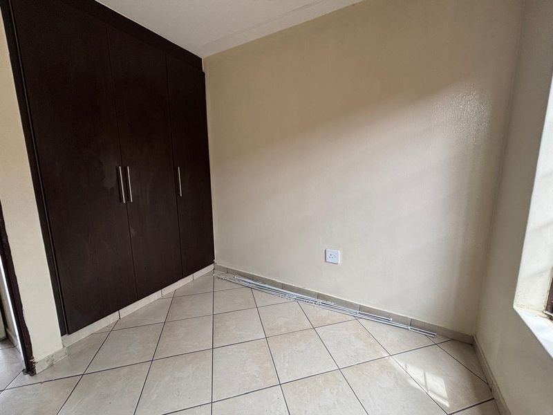 2 Bedroom Apartments for sale in Kempton Park - Photo 8