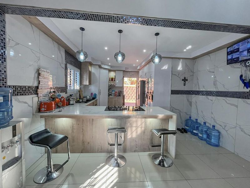 Magnificent home in Upper Glen Hills! - Photo 7