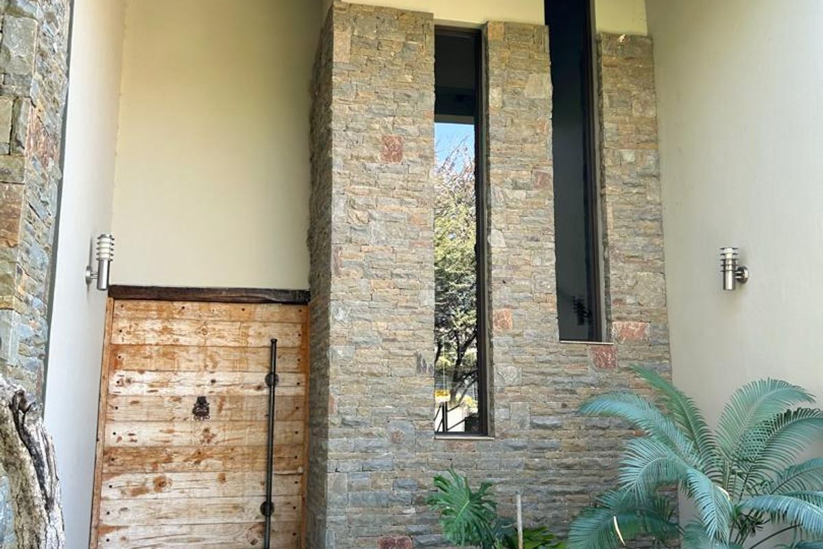 Modern 5-bedroom double story property with serene views. - Photo 4