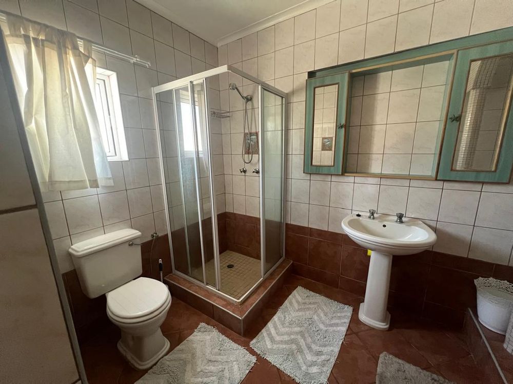 En-suite bathroom