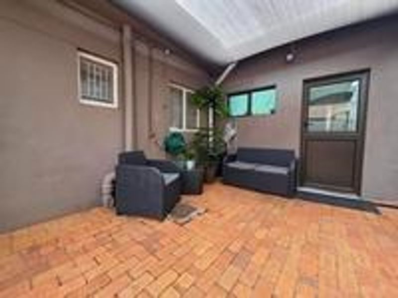 Spacious New Redruth Home with Pool and Modern Extras - Photo 7