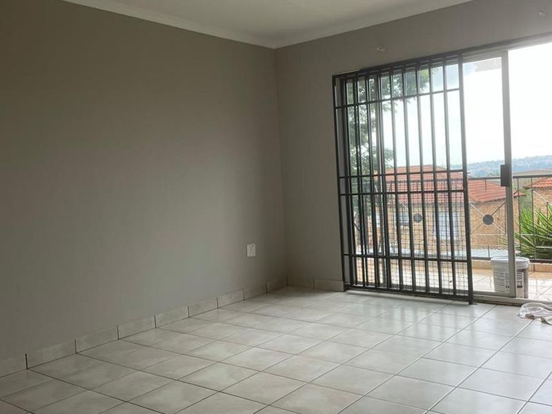 Stunning apartment with 2 beds and 2 bathrooms To Let in Little Falls - Photo 4