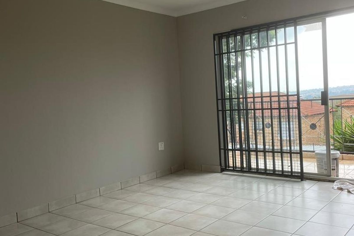 Stunning apartment with 2 beds and 2 bathrooms To Let in Little Falls - Photo 4