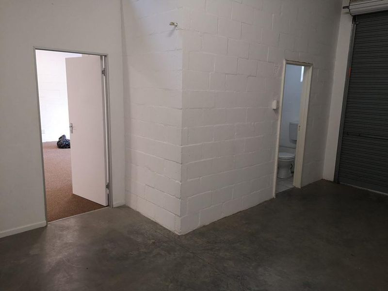 102m2 Office To Let in Montague Gardens - Photo 4