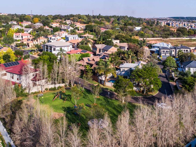 Elegant Family Living with Sophisticated Entertaining in Mooikloof Gardens Estate - Photo 9