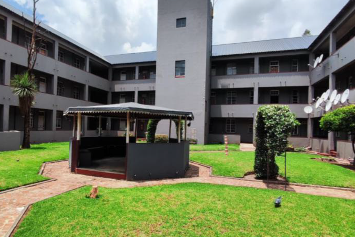 Inviting 1-Bedroom Apartment in the Heart of Benoni - Photo 2