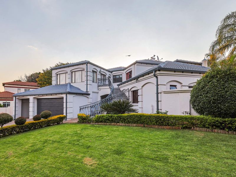 Modern 4 Bedroom Family Home for Rent in a Prestigious Security Estate - Photo 3